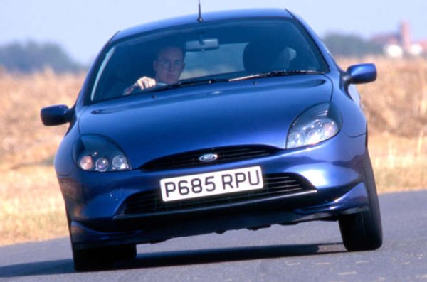 Това компактно купе беше откритие в края на 90-те години. Неговите основи може би идват от първоначално скучната Fiesta Mk3, но инженерите на Ford се погрижиха да усъвършенстват едно наистина завладяващо шаси.

1,7-литровият двигател е разработен съвместно с Yamaha и осигурява 123 к.с. при каросерия от 1035 кг. Мнозина ще кажат, че тази кола ръждясва доста бързо. Но повечето оцелели днес имат защита.